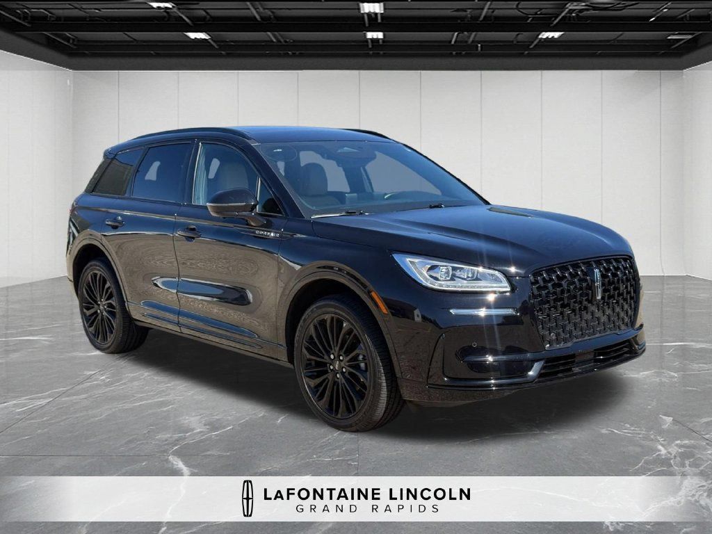 Used 2023 Lincoln Corsair Reserve w/ Equipment Group 201A AWD/4WD image 7