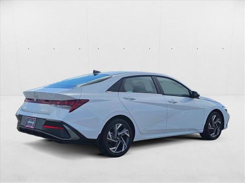 New 2025 Hyundai Elantra Limited image 2