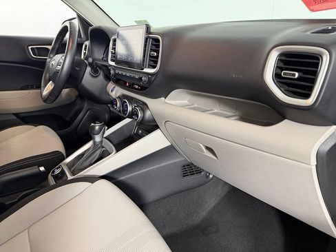 Used 2025 Hyundai Venue SEL FWD image 29