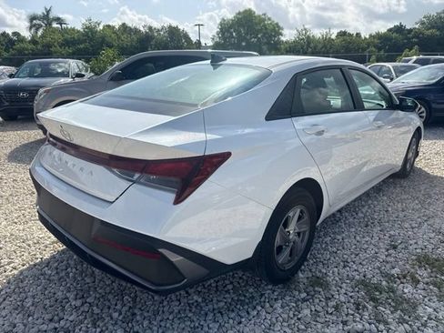 Certified 2024 Hyundai Elantra SE FWD image 6