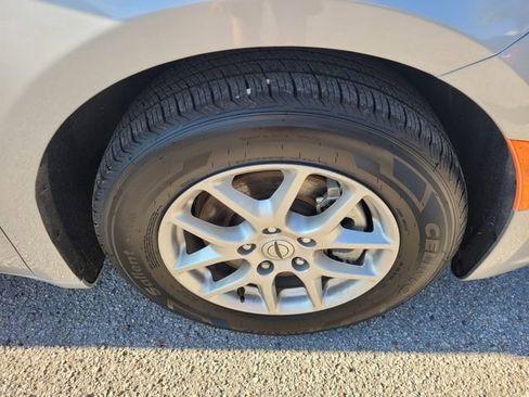 Used 2024 Chrysler Pacifica Touring-L image 17