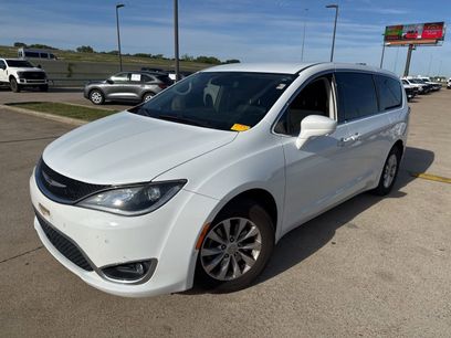 Used 2020 Chrysler Pacifica Touring w/ Advanced Safetytec Group