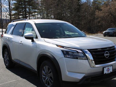 New 2025 Nissan Pathfinder SV AWD/4WD image 8