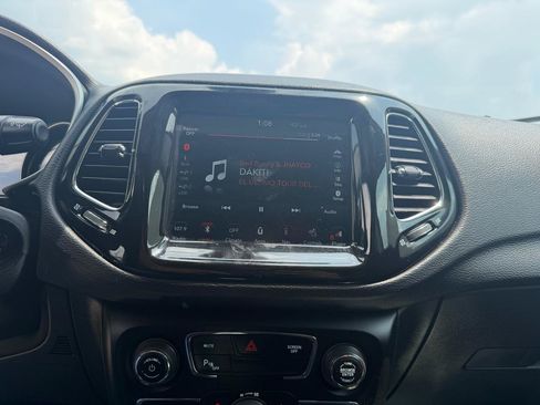 Used 2018 Jeep Compass Limited w/ Navigation Group AWD/4WD image 13