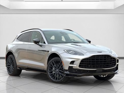 Used 2025 Aston Martin DBX 707 image 1