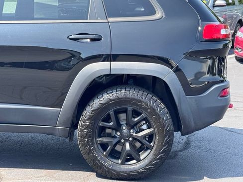 Used 2018 Jeep Cherokee Trailhawk w/ Comfort/Convenience Group AWD/4WD image 40