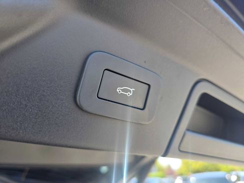 Used 2026 Land Rover Range Rover Velar Dynamic SE AWD/4WD image 15