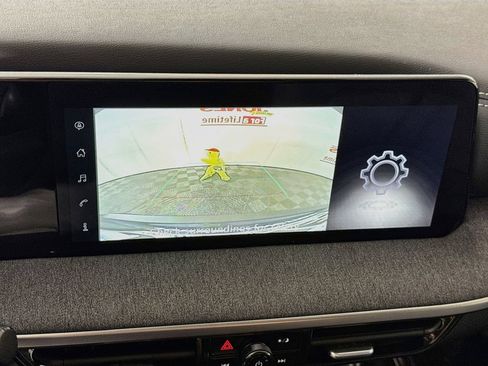 Used 2025 Nissan Kicks SV AWD/4WD image 6