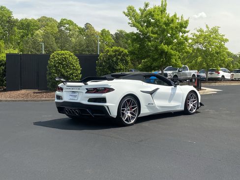 Used 2024 Chevrolet Corvette Z06 RWD image 40