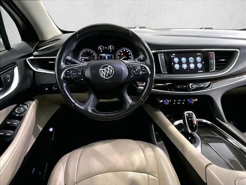 Used 2018 Buick Enclave Essence FWD image 7