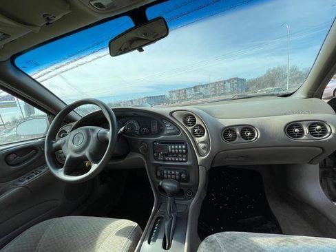 Used 2001 Pontiac Bonneville SE image 30