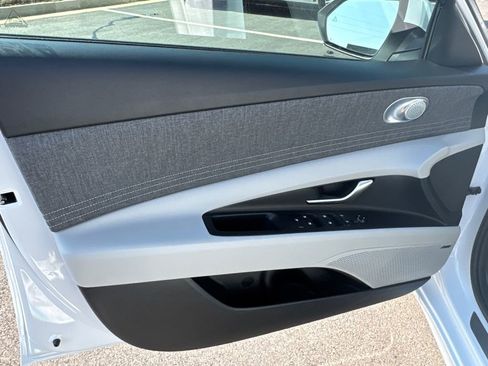 New 2026 Hyundai Elantra Limited image 10