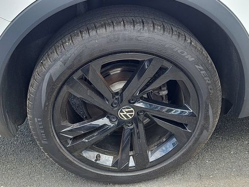 Used 2024 Volkswagen Tiguan SE R-Line AWD/4WD image 9