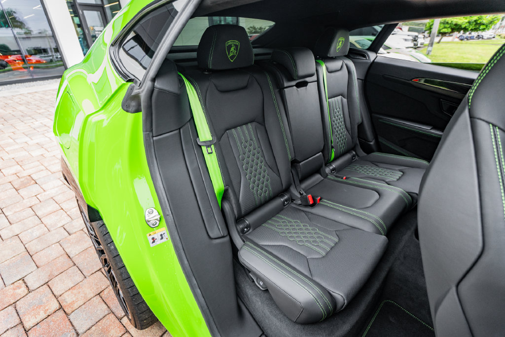 Used 2025 Lamborghini Urus SE AWD/4WD image 38