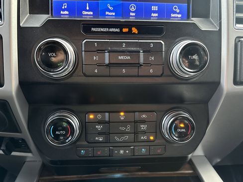 Certified 2019 Ford F150 Lariat w/ Equipment Group 502A Luxury image 24