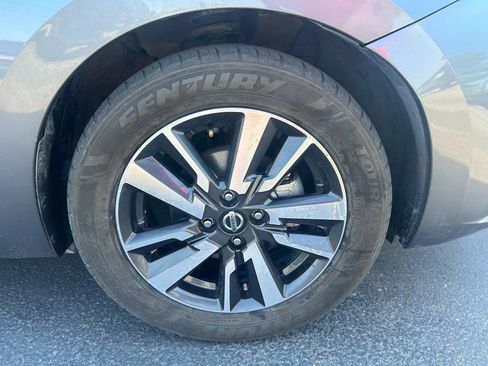 Used 2021 Nissan Versa SV FWD image 2