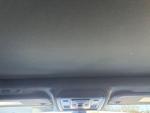 Used 2021 Chevrolet Suburban Premier w/ Premium Package image 7