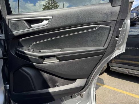 Used 2021 Ford Edge Titanium image 37