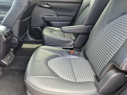 Certified 2025 Toyota Highlander XSE AWD/4WD image 17