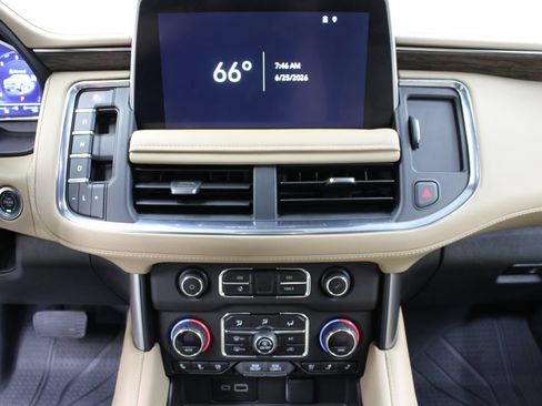 Used 2024 Chevrolet Suburban Premier AWD/4WD image 21