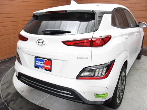Used 2023 Hyundai Kona Limited w/ Cargo Package image 6