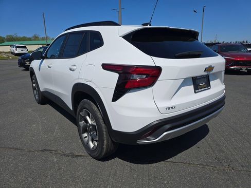 New 2026 Chevrolet Trax LT FWD image 5
