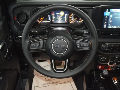 Used 2025 Jeep Gladiator Rubicon AWD/4WD image 36
