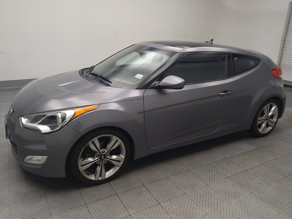 Used 2017 Hyundai Veloster Value Edition FWD image 2