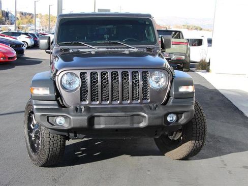 Used 2020 Jeep Gladiator Sport w/ Quick Order Package 24S image 3