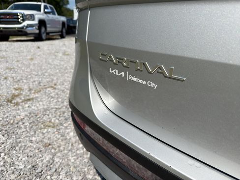 Used 2023 Kia Carnival LX FWD image 10