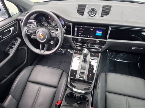 Certified 2026 Porsche Macan AWD/4WD image 23
