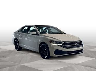 Used 2024 Volkswagen Jetta SE w/ Panoramic Sunroof Package FWD video 2