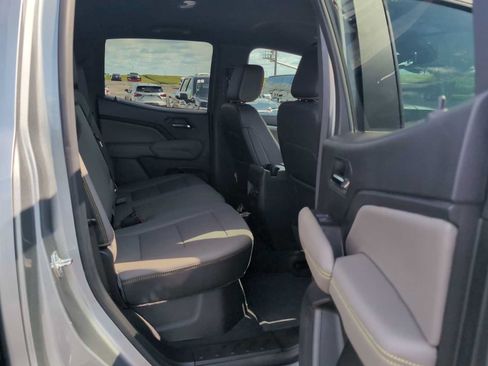 Used 2024 Chevrolet Colorado ZR2 w/ ZR2 Convenience Package III AWD/4WD image 25