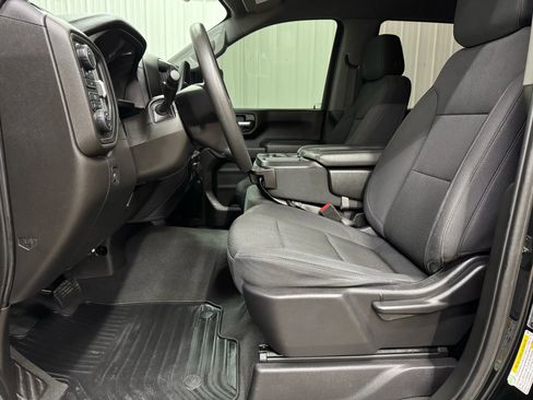 Used 2021 Chevrolet Silverado 2500 Custom w/ Custom Value Package image 11