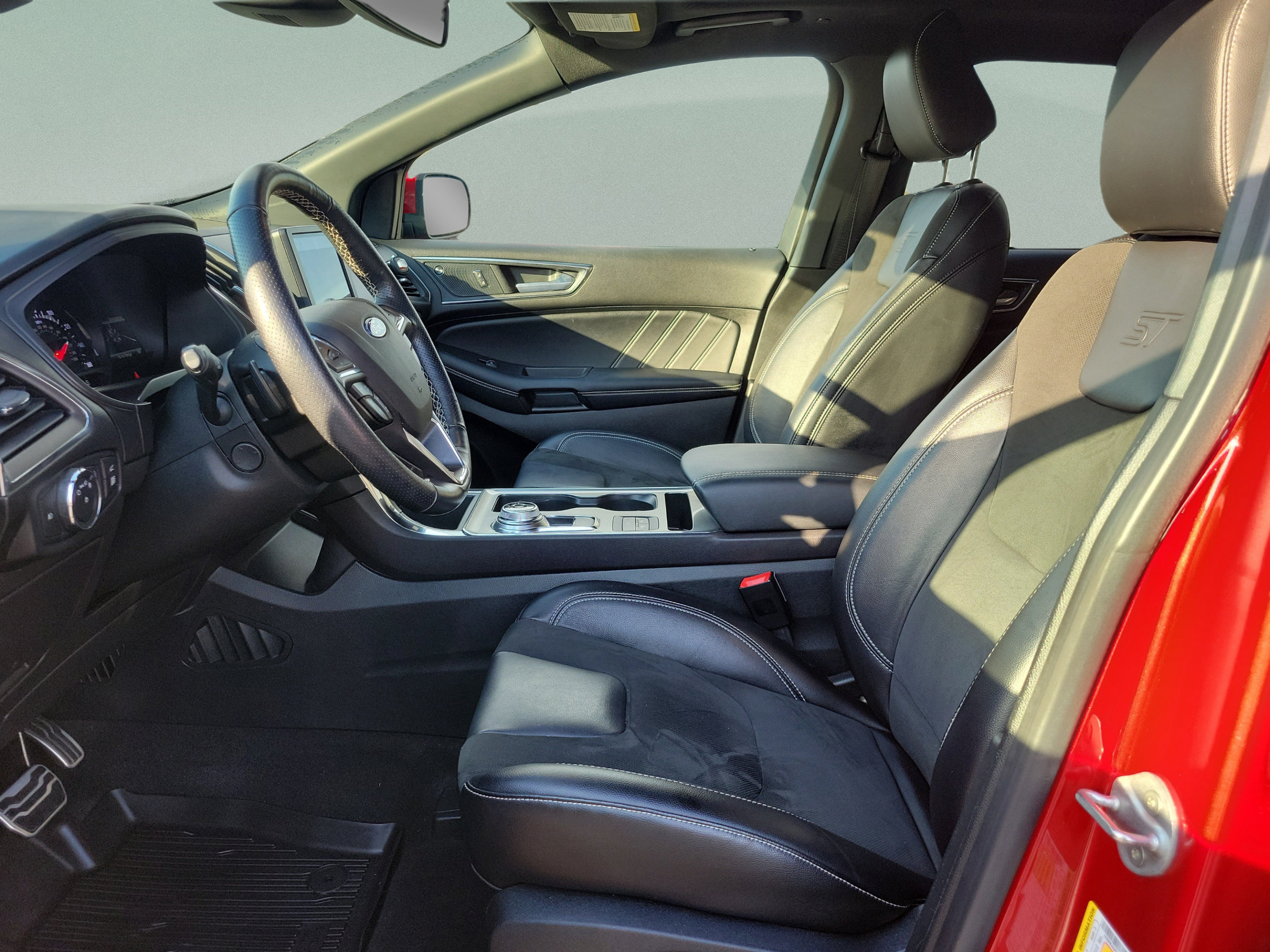 Used 2022 Ford Edge ST w/ Equipment Group 401A AWD/4WD image 16
