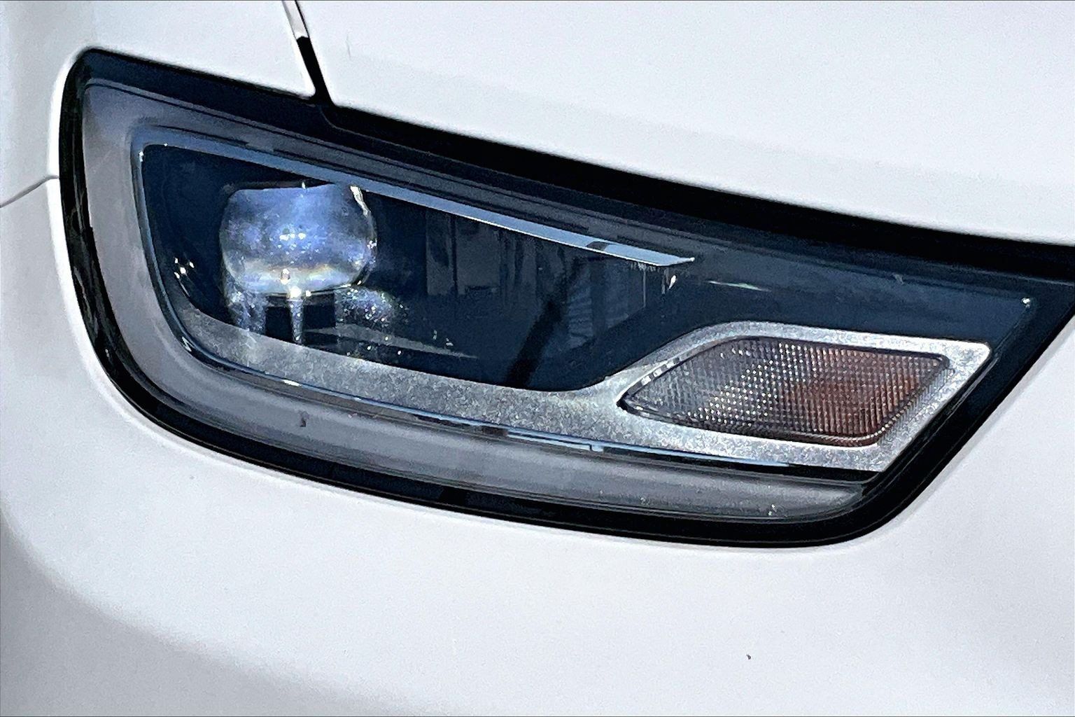 Used 2023 Chrysler Pacifica Touring-L AWD/4WD image 29