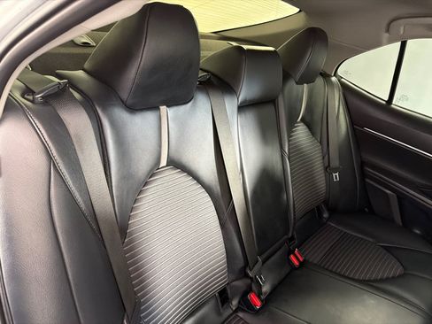 Used 2020 Toyota Camry SE FWD image 23