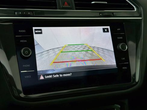 Used 2020 Volkswagen Tiguan SE w/ Panoramic Sunroof Package FWD image 19
