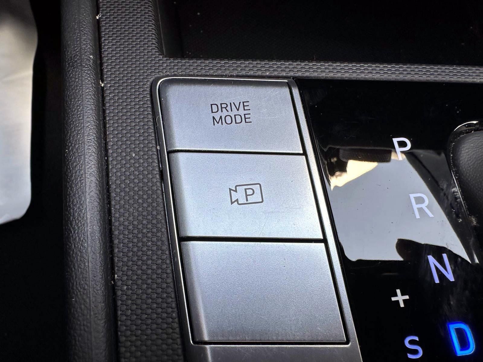 Used 2024 Hyundai Elantra SE FWD image 25