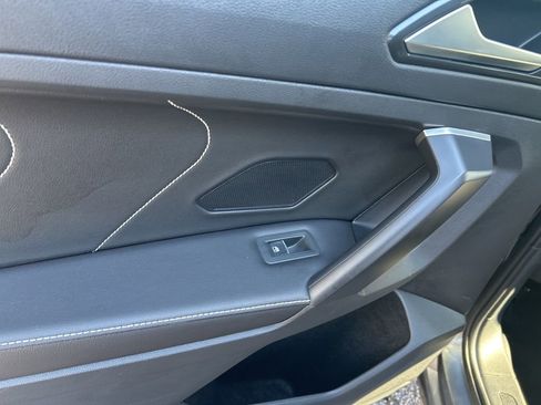 Used 2024 Volkswagen Tiguan SE image 18