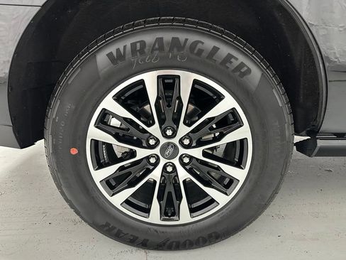 Used 2025 Ford Expedition Platinum AWD/4WD image 65