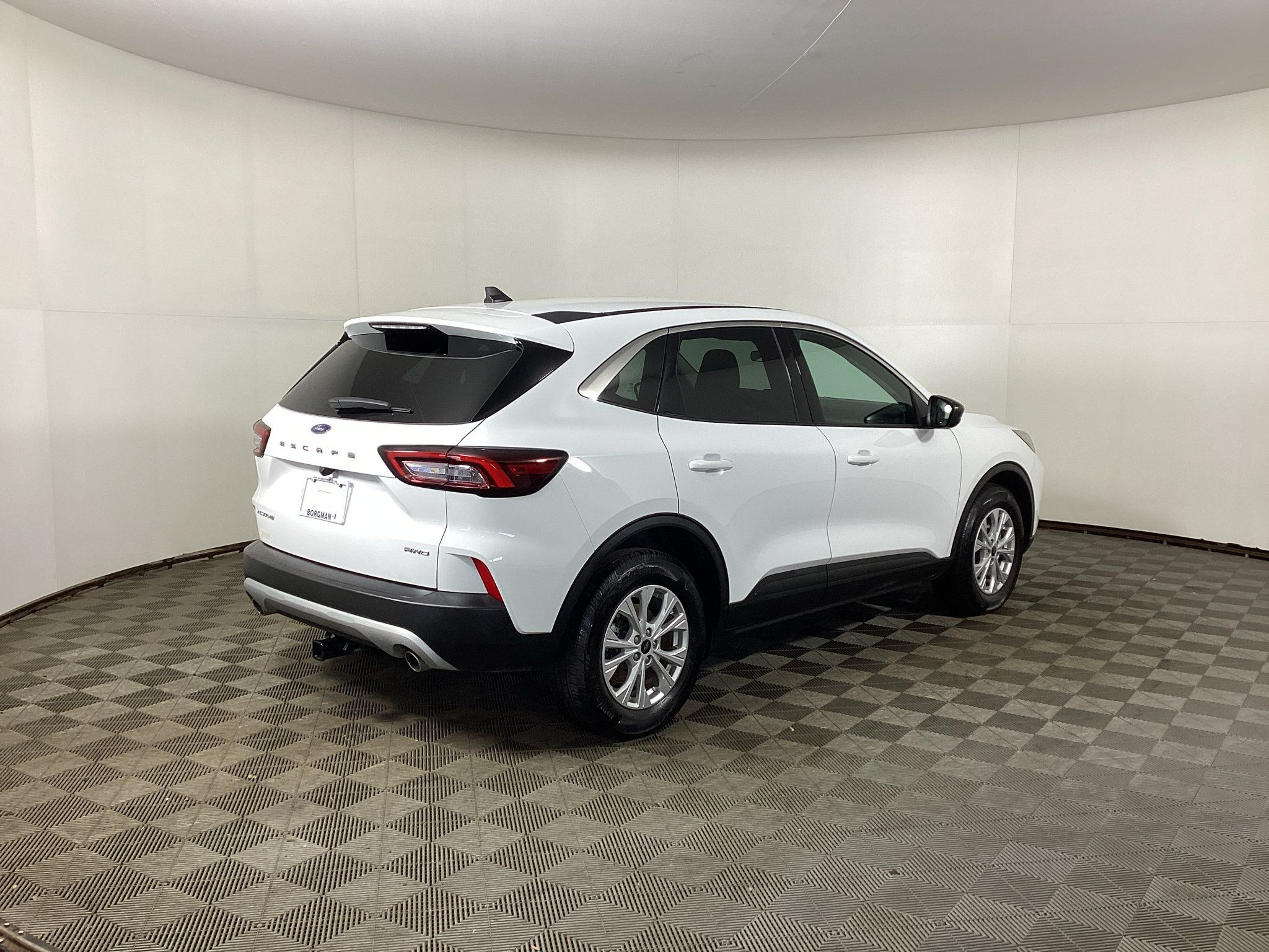 Used 2024 Ford Escape Active AWD/4WD image 2