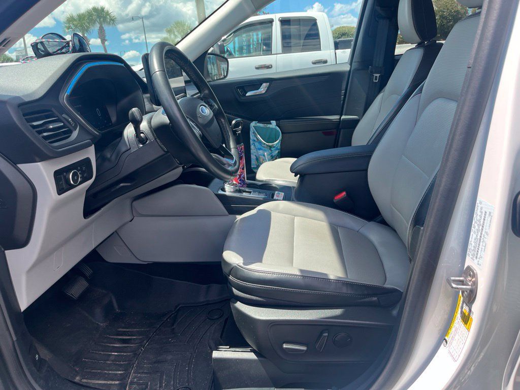 Used 2024 Ford Escape Platinum AWD/4WD image 1