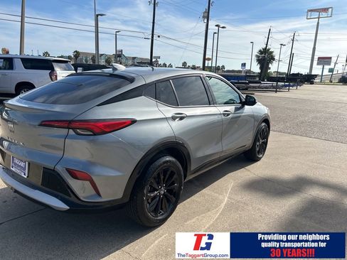 Used 2025 Buick Envista Sport Touring image 6