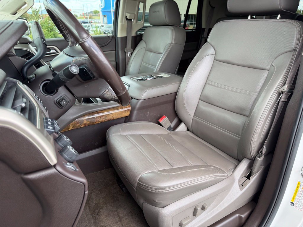 Used 2016 GMC Yukon Denali w/ Open Road Package AWD/4WD image 14