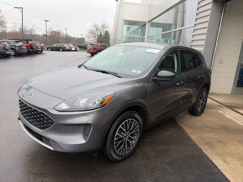 Used 2022 Ford Escape SE w/ Cold Weather Package FWD image 2