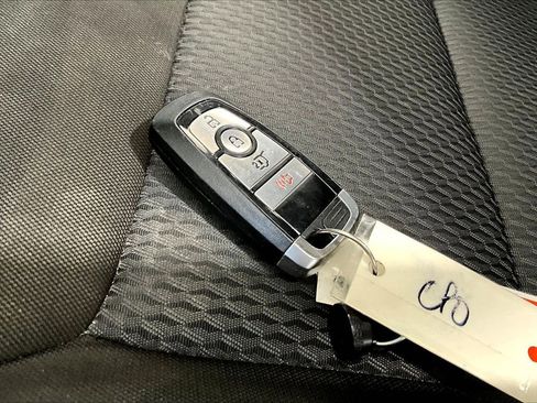 Used 2022 Ford Explorer XLT image 19