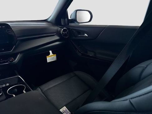 New 2026 Chevrolet Equinox LT w/ Convenience Package II FWD image 24