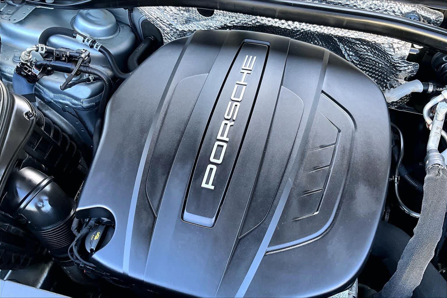 Used 2020 Porsche Macan AWD/4WD image 30
