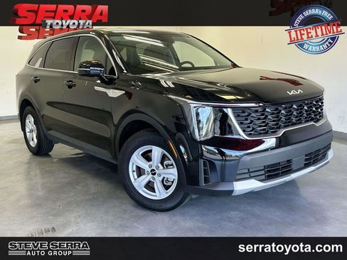 Used 2025 Kia Sorento LX FWD image 1